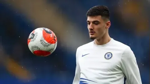 “詹皇独揽23分6板5助，再创历史新高峰！41岁壮志未酬，末节引爆攻防狂潮，不服老的心跳依旧激荡！”